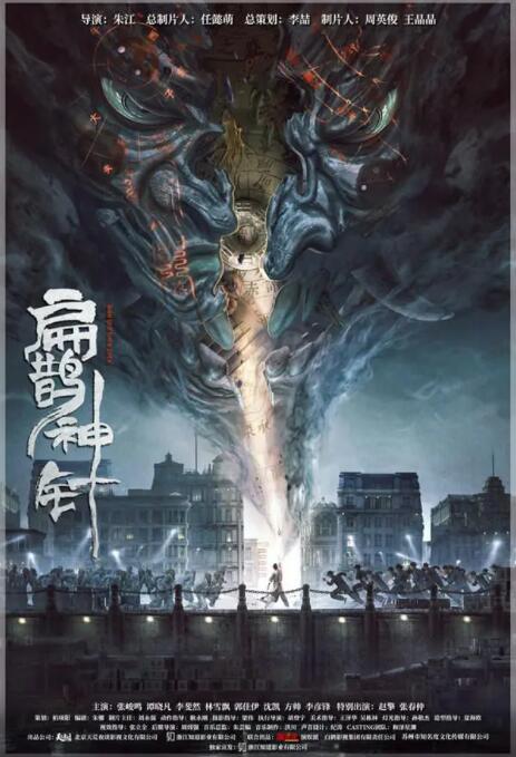 《公公和儿媳》剧照：周德望独自坐在沙发一角